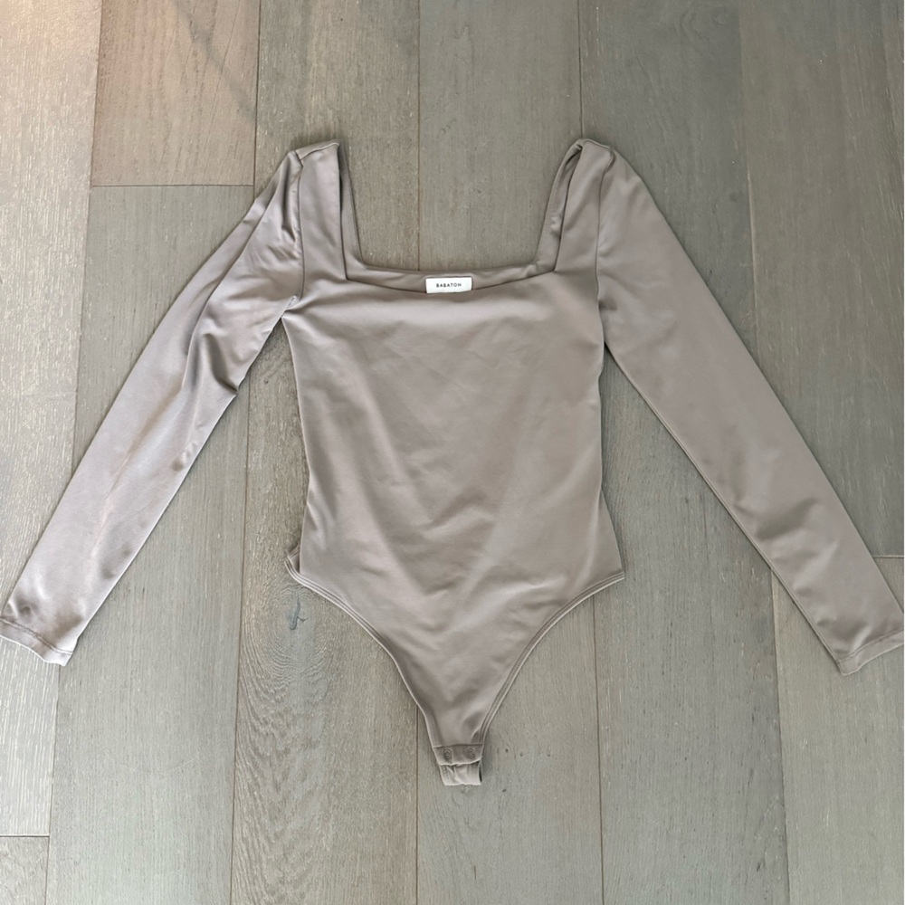 Aritzia Contour Squareneck Longsleeve Bodysuit, size M
